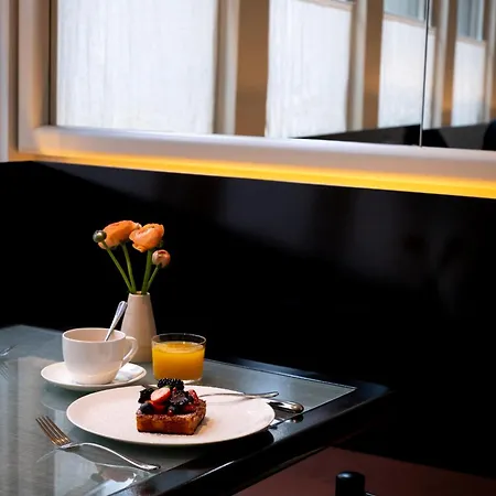 Julien Otel Anvers